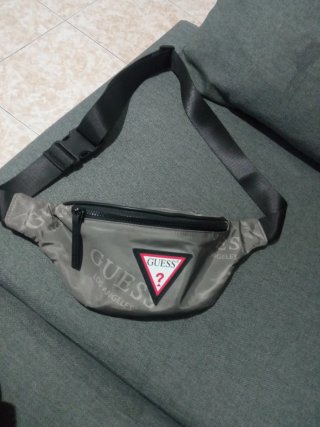 Riñonera Guess Negra y Gris