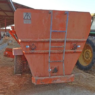 Unifeed Lombarte MS-309 de 9 m3.