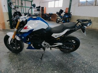 BMW F900R Azul y Blanca