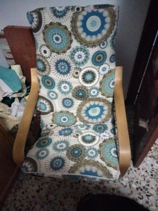 Mecedora con cojín estampado