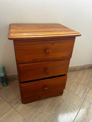 Mesita de noche de madera