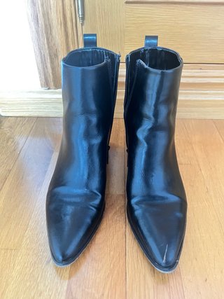 Botines negros de tacón