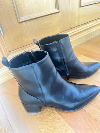 Botines negros de tacón