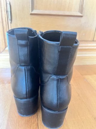 Botines negros de tacón