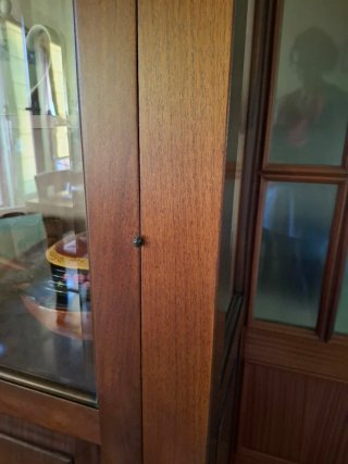 Vitrina de comedor de madera y cristal