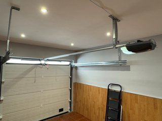 Puerta garaje seccional automática imitación mader