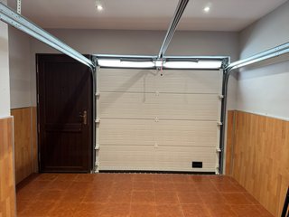 Puerta garaje seccional automática imitación mader