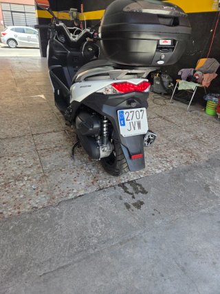 Kawasaki 125j Maxi Scooter Blanca