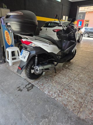 Kawasaki 125j Maxi Scooter Blanca