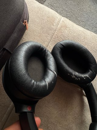 Cascos Sony WH-1000XM4 en caja