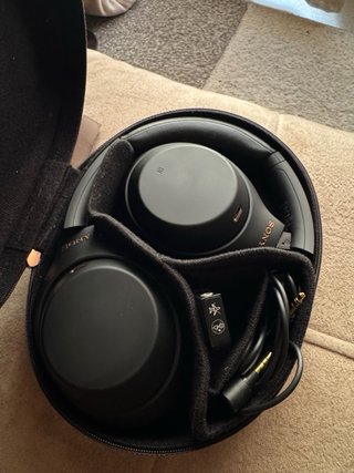 Cascos Sony WH-1000XM4 en caja