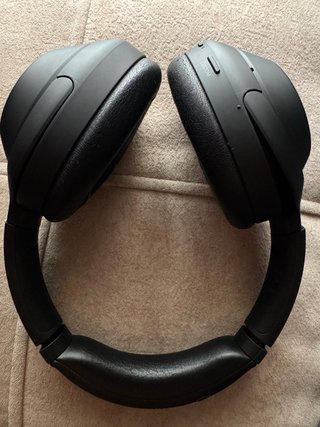Cascos Sony WH-1000XM4 en caja