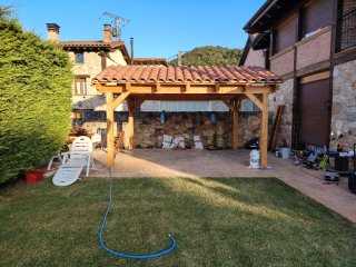 Pérgola de madera con teja 5x4