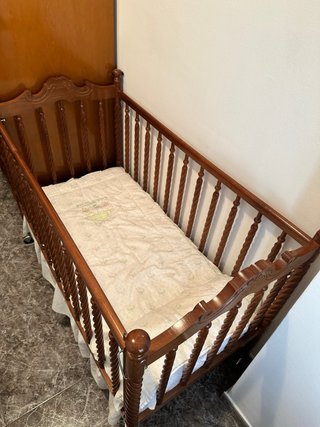 Cuna clásica de madera + colchón