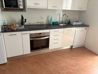 Mobiliario completo de vivienda, muebles, camas,