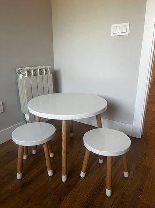 Conjunto mesa y 2 taburetes Flexa Dots