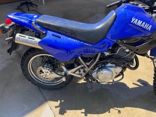 Yamaha XT Azul