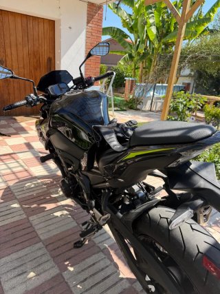Kawasaki Z900 Negra y Verde 2024.13000km