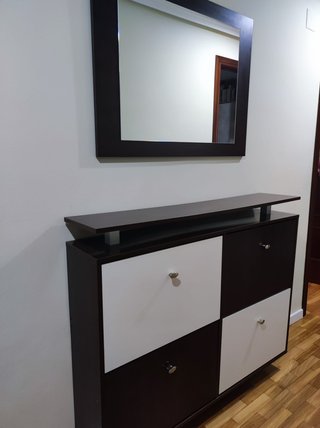 Mueble zapatero y espejo marrón/blanco