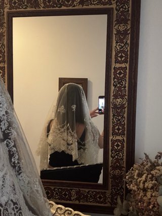 Mantilla Fallera color crudo