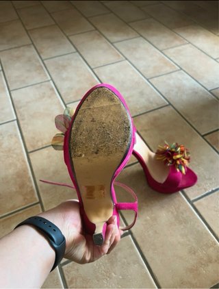 Scarpe tacco fuxia con fiore multicolor