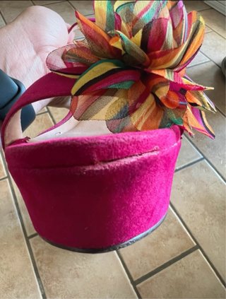 Scarpe tacco fuxia con fiore multicolor