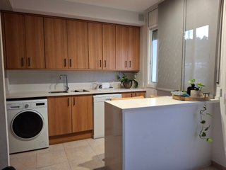 Cocina completa madera y encimera silestone