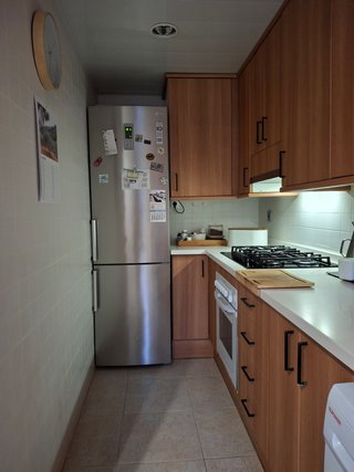 Cocina completa madera y encimera silestone