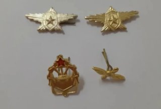 Lote de insignias y medallas militares