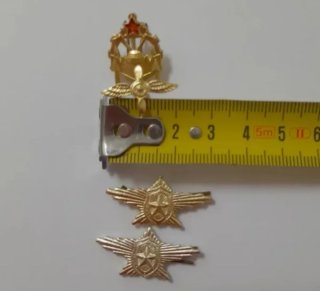 Lote de insignias y medallas militares