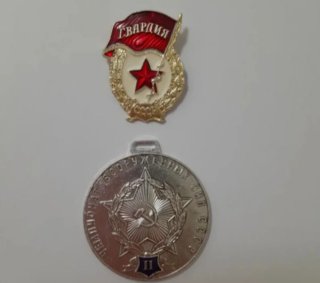 Lote de insignias y medallas militares