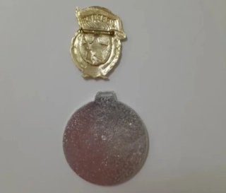 Lote de insignias y medallas militares