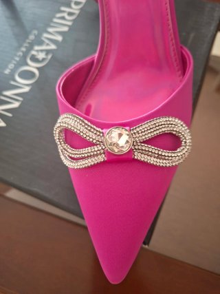 Zapatos de tacón magenta con detalle de lazo de strass Prima Donna