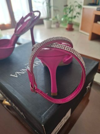Zapatos de tacón magenta con detalle de lazo de strass Prima Donna