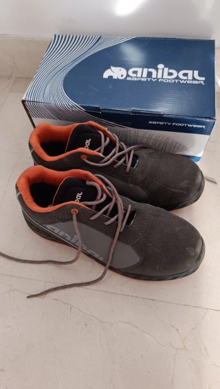 Zapatos de seguridad Anibal grises y naranjas