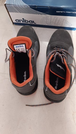 Zapatos de seguridad Anibal grises y naranjas