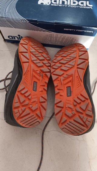 Zapatos de seguridad Anibal grises y naranjas