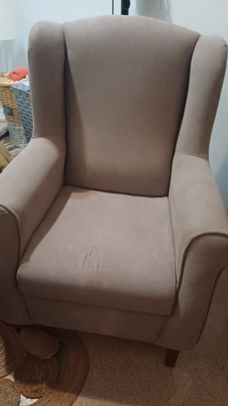 Sillón de tela beige