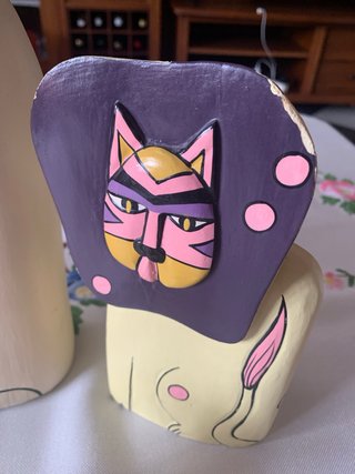 Figuras de animales de madera decorativas. Pintado