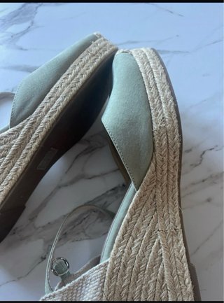 Sandalias verdes de cuña