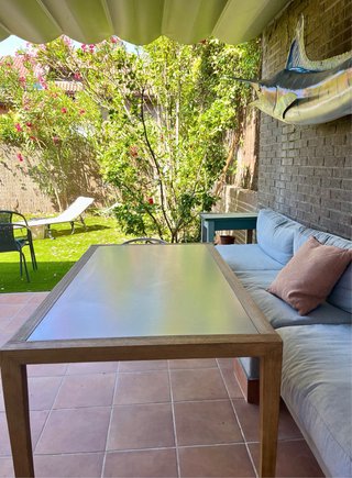 Mesa de exterior madera y microcemento