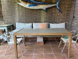 Mesa de exterior madera y microcemento