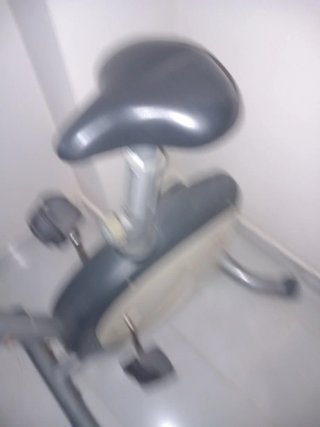 Bicicleta Estática Gris y Negra