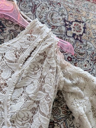 Vestido de encaje beige