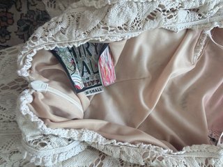 Vestido de encaje beige