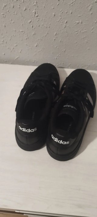Zapatillas Adidas Negras y Plateadas