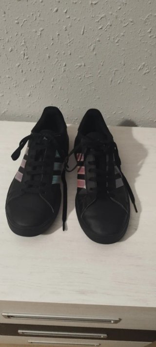 Zapatillas Adidas Negras y Plateadas