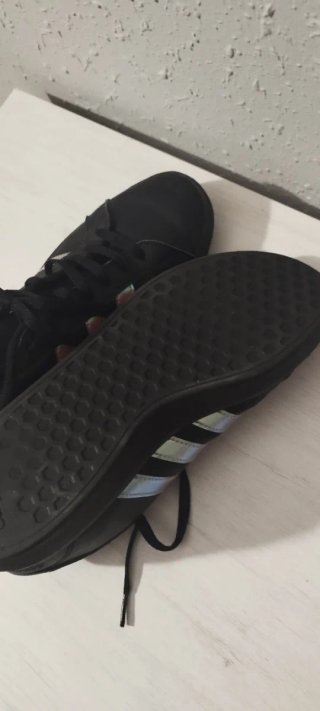 Zapatillas Adidas Negras y Plateadas