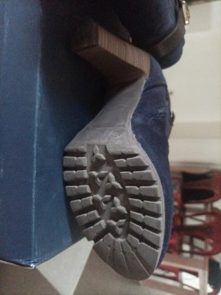 Botines de ante Martinelli azul y marrón.