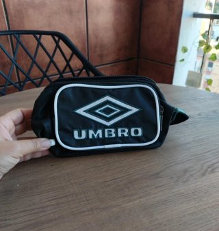Riñonera Umbro Negra y Verde